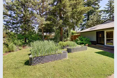 1112 NE 113th Ave, Portland, OR 97220 - Photo 2