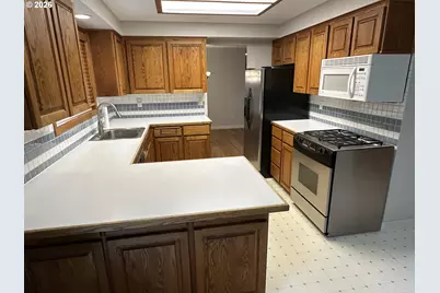 9150 SW Apache Dr, Tualatin, OR 97062 - Photo 6