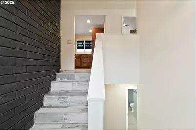 33781 Mount Tom Dr, Harrisburg, OR 97446 - Photo 16