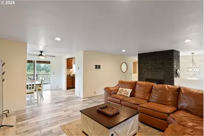 33781 Mount Tom Dr, Harrisburg, OR 97446 - Photo 18