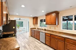 33781 Mt Tom Dr, Harrisburg, OR 97446 - Photo 24