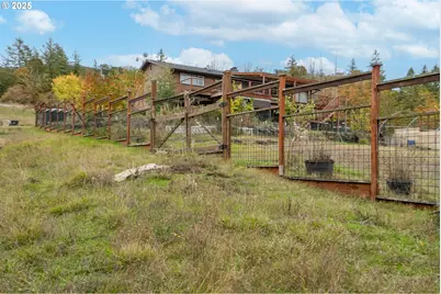 33781 Mount Tom Dr, Harrisburg, OR 97446 - Photo 46