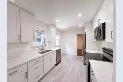 605 Ash St, Lake Oswego, OR 97034 - Photo 2