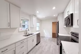 605 Ash St, Lake Oswego, OR 97034 - Photo 2
