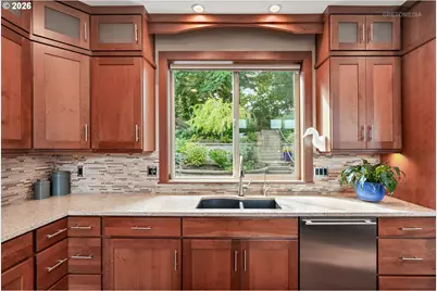 1214 SW Ophelia St, Portland, OR 97219 - Photo 12