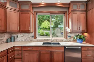1214 SW Ophelia St, Portland, OR 97219 - Photo 12