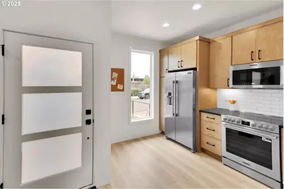 5769 S Kelly Ave, Portland, OR 97239 - Photo 6