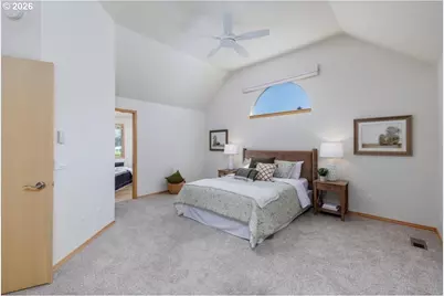 10714 SW Tualatin Dr, Portland, OR 97224 - Photo 14