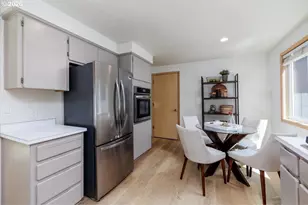10714 SW Tualatin Dr, Portland, OR 97224 - Photo 12