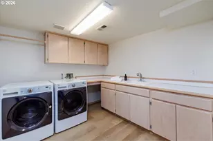 10714 SW Tualatin Dr, Portland, OR 97224 - Photo 24
