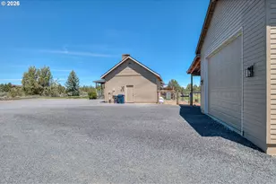 60900 Jennings Rd, Bend, OR 97702 - Photo 4