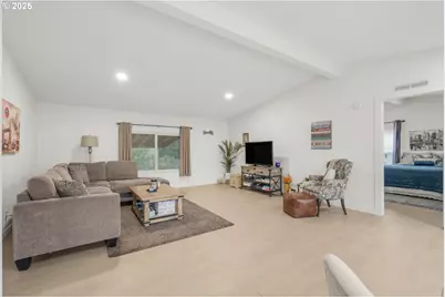 18780 Central Point Rd #19, Oregon City, OR 97045 - Photo 4