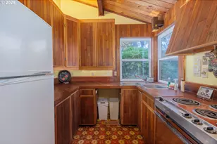 330 El Rotundo Ave, Lincoln City, OR 97367 - Photo 12