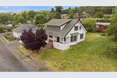 826 E 15th St, The Dalles, OR 97058 - Photo 1