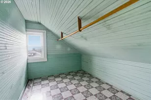 826 E 15th St, The Dalles, OR 97058 - Photo 16