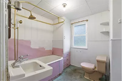 826 E 15th St, The Dalles, OR 97058 - Photo 12