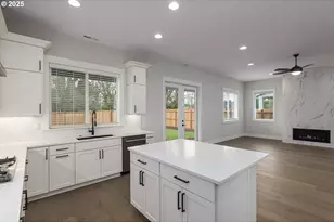 15225 S E Towers Ter, Milwaukie, OR 97267 - Photo 6