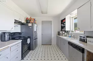 1207 9th St, Tillamook, OR 97141 - Photo 10