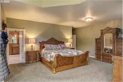 9530 S F Little Butte Cir, Eagle Point, OR 97524 - Photo 38