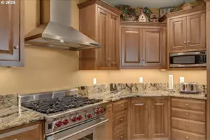 9530 S F Little Butte Circle, Eagle Point, OR 97524 - Photo 14