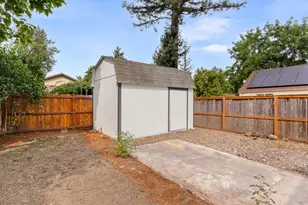 2085 Evergreen Ave NE, Salem, OR 97301 - Photo 16