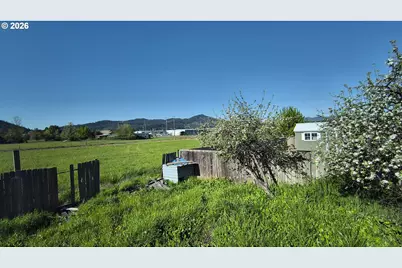 214 Valley Ct, Sutherlin, OR 97479 - Photo 18