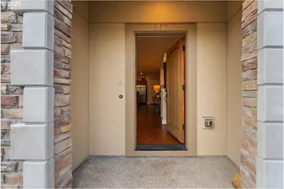 517 SW 199th Ave, Beaverton, OR 97006 - Photo 2