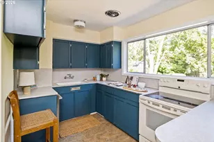 9556 N Tioga Ave, Portland, OR 97203 - Photo 14
