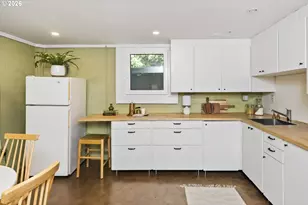 9556 N Tioga Ave, Portland, OR 97203 - Photo 34