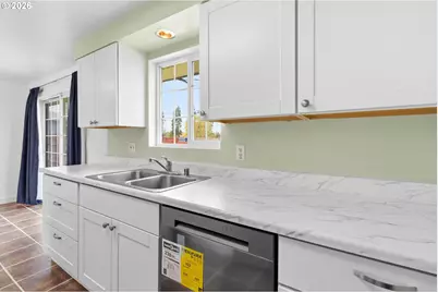 1450 W Quinalt St, Springfield, OR 97477 - Photo 10