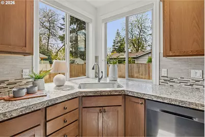 19319 Dogwood Ct, Lake Oswego, OR 97035 - Photo 18