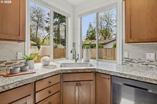 19319 Dogwood Ct, Lake Oswego, OR 97035 - Photo 18