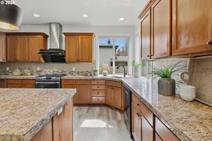 19319 Dogwood Ct, Lake Oswego, OR 97035 - Photo 22