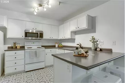 9837 NE Irving St #301, Portland, OR 97220 - Photo 6