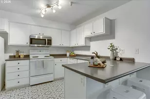 9837 NE Irving St, Portland, OR 97220 - Photo 6