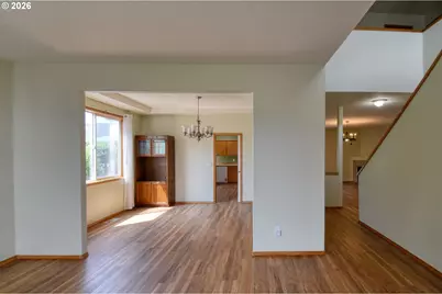 15315 SE Ogden Dr, Portland, OR 97236 - Photo 4