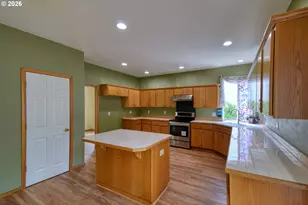 15315 SE Ogden Dr, Portland, OR 97236 - Photo 8