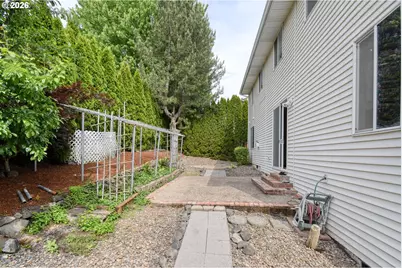 15315 SE Ogden Dr, Portland, OR 97236 - Photo 22