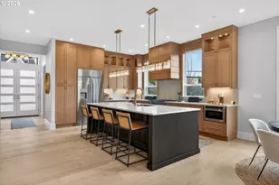 1864 SW Dickinson Ln, Portland, OR 97219 - Photo 10