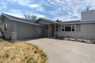 297 NW 17th St, Ontario, OR 97914 - Photo 2
