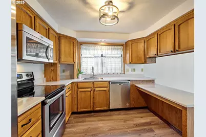 2135 Country Club Ter, Woodburn, OR 97071 - Photo 10