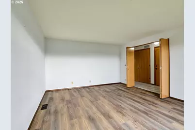 2135 Country Club Ter, Woodburn, OR 97071 - Photo 4