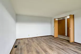 2135 Country Club Terrace, Woodburn, OR 97071 - Photo 4