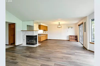 2135 Country Club Ter, Woodburn, OR 97071 - Photo 8