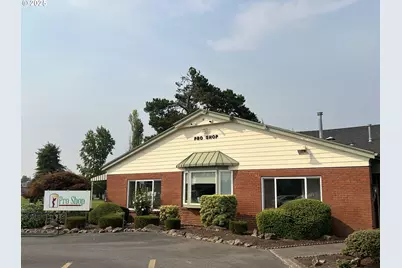 2135 Country Club Ter, Woodburn, OR 97071 - Photo 32