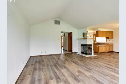 2135 Country Club Ter, Woodburn, OR 97071 - Photo 6