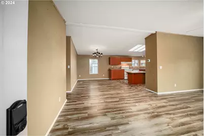 835 SE 1st Ave #14, Canby, OR 97013 - Photo 2