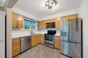 1015 SW Bertha Blvd, Portland, OR 97219 - Photo 6