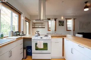 6356 NE Durham Ave, Portland, OR 97211 - Photo 18