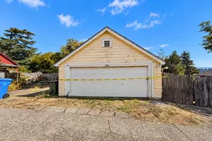 925 S 10th St, Coos Bay, OR 97420 - Photo 8